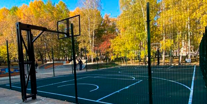 В парке им. Пушкина открыта новая баскетбольная площадка